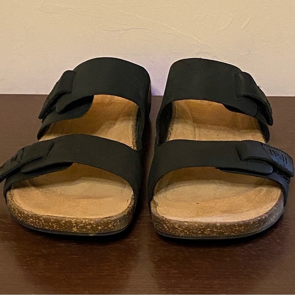 CLARKS Womens Sandals 9.5M Lexi Willow Slip ons Black Leather Casual Open Toe - Picture 1 of 10